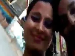 Due ragazze da un fi ...