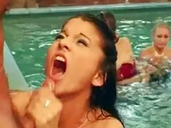 Vicini che si sottom ...