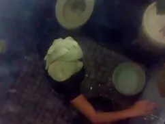 Fratello dà bocca a  ...